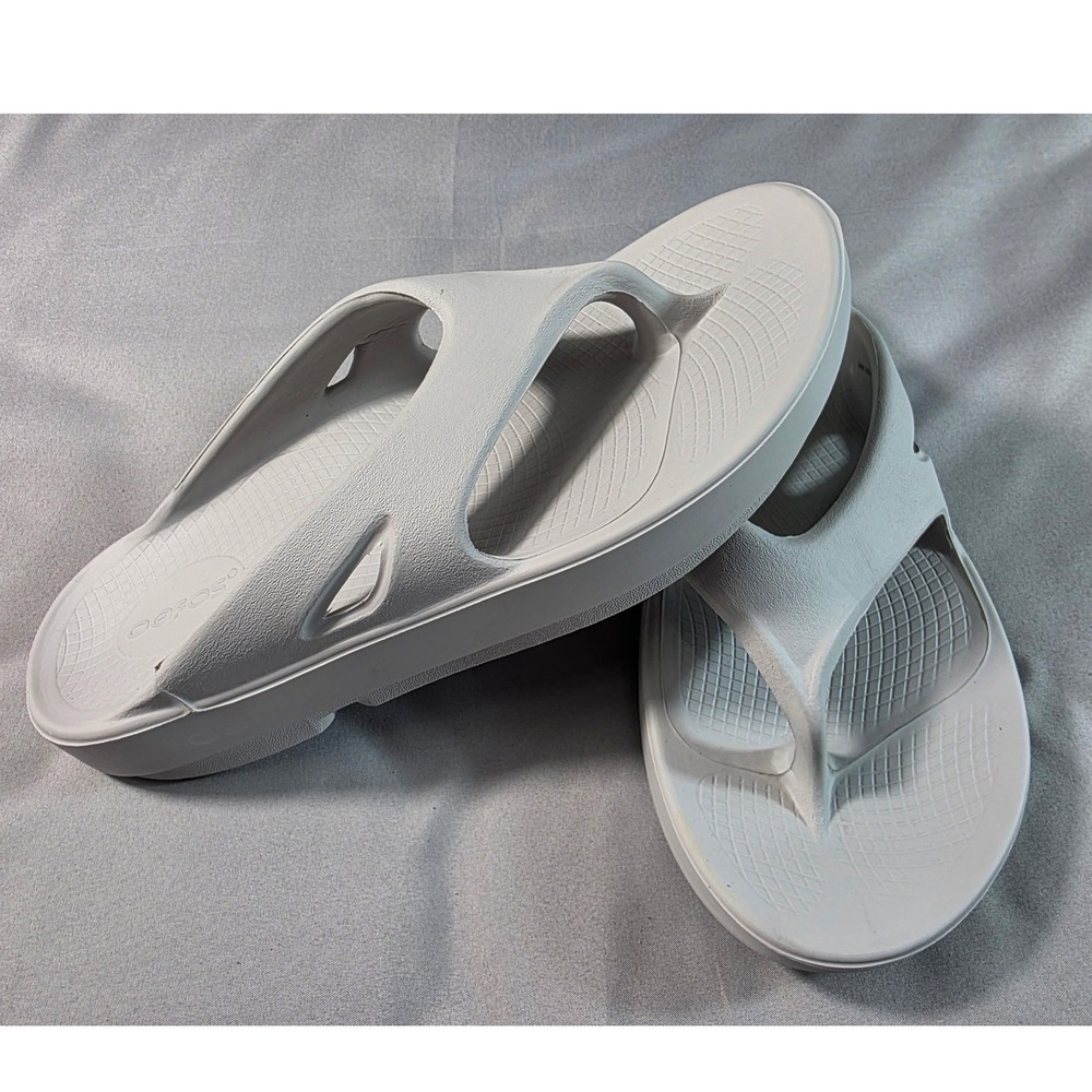 Oofos OOriginal Recovery Sandals Women 9 / Men 7 Grey Thong Flip Flops NWOT